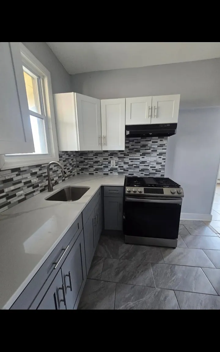 3 bed, $1,900 — Photo 1