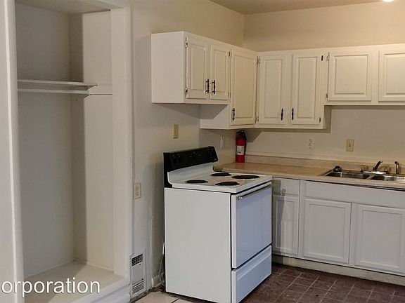 3rd image of 142 Hutchinson St APT F