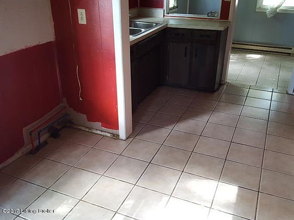 4th image of 309 Washington St
