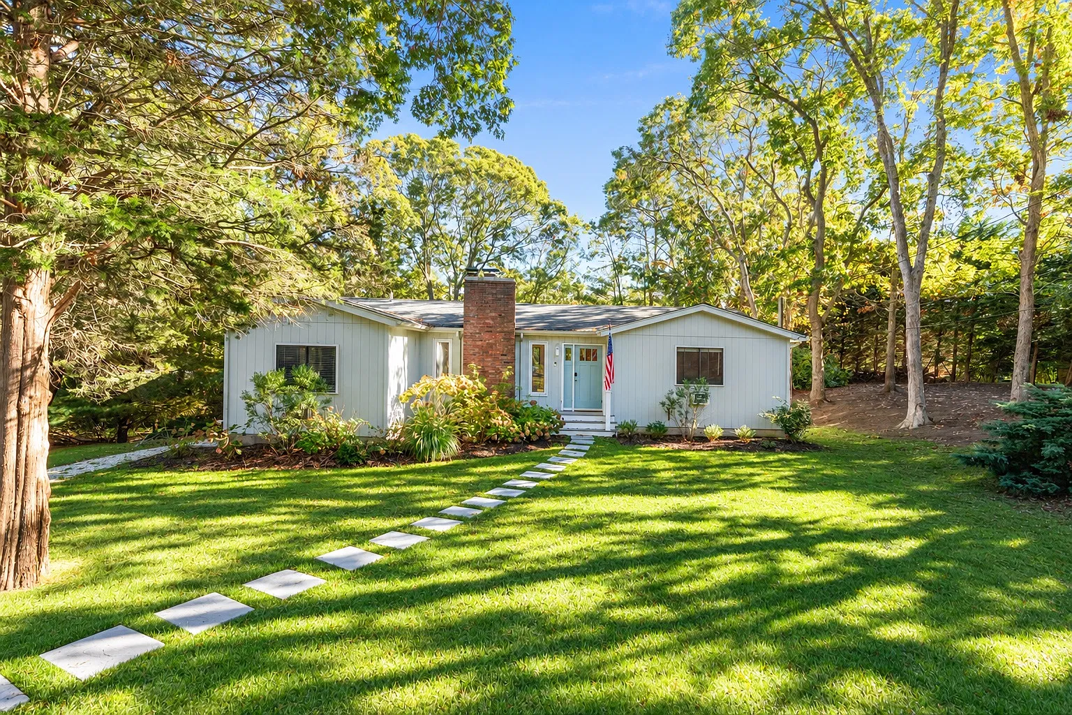 Easy Summer Living in Shinnecock Hills — Photo 1