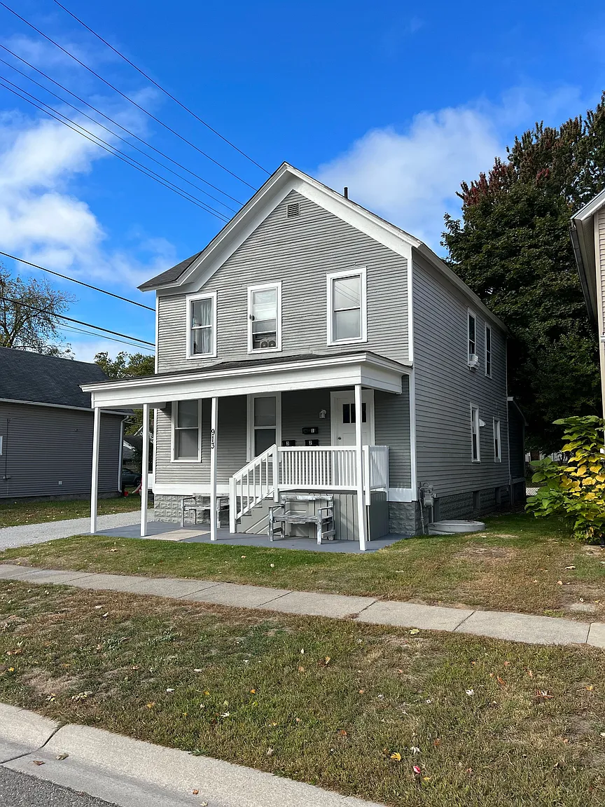 913 Saint Clair St photo 1