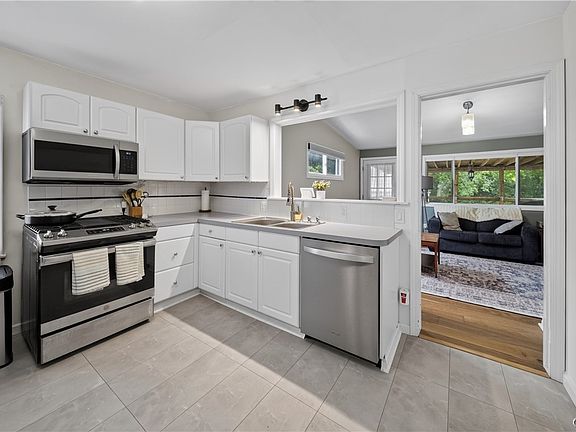 4th image of 104 Cleveland Blvd