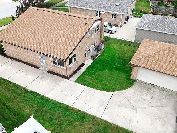2nd image of 10107 Lawrence Ct
