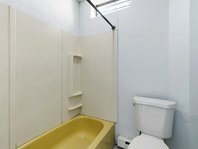 862 E Cornwall St — Photo 16