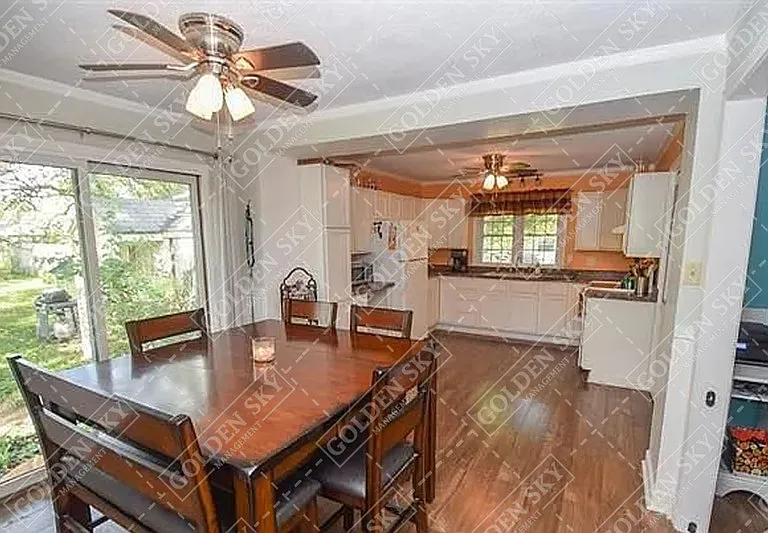 2605 N Maplewood Ave — Photo 6