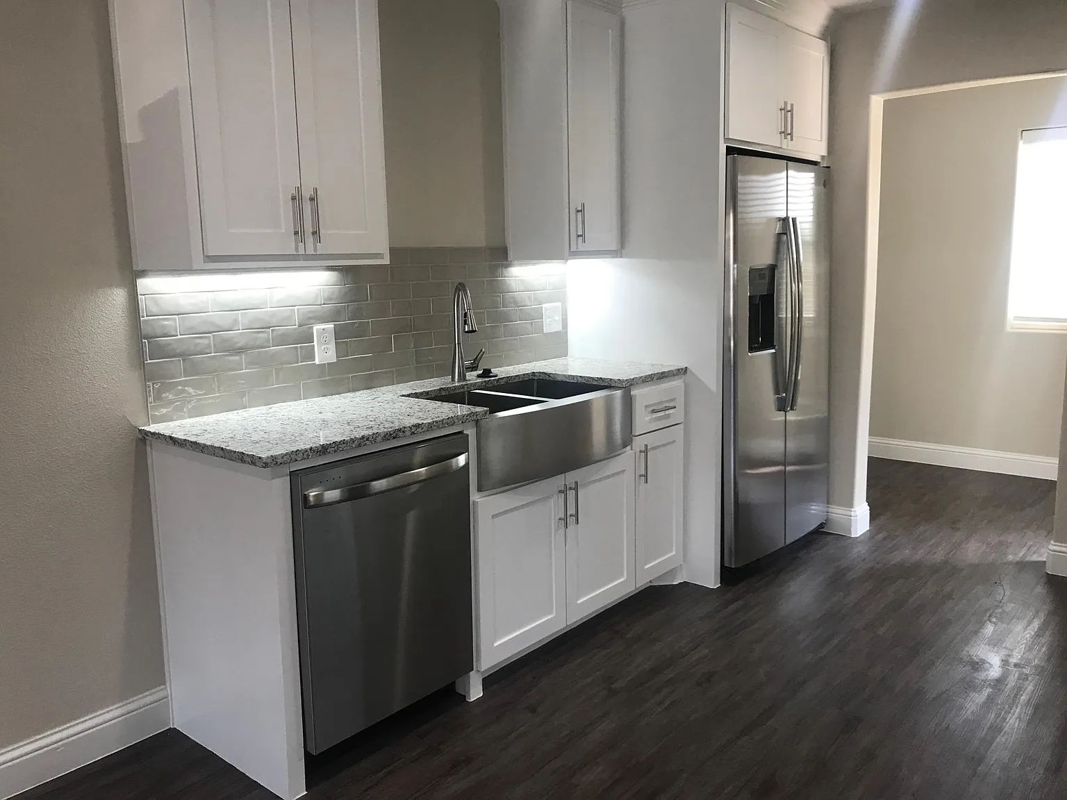 902 N Bush Ave — Photo 2