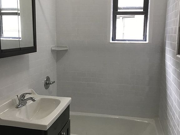 2nd image of 11818 Metropolitan Ave APT 5F