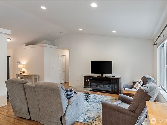 4th image of 430 E Herron Drive