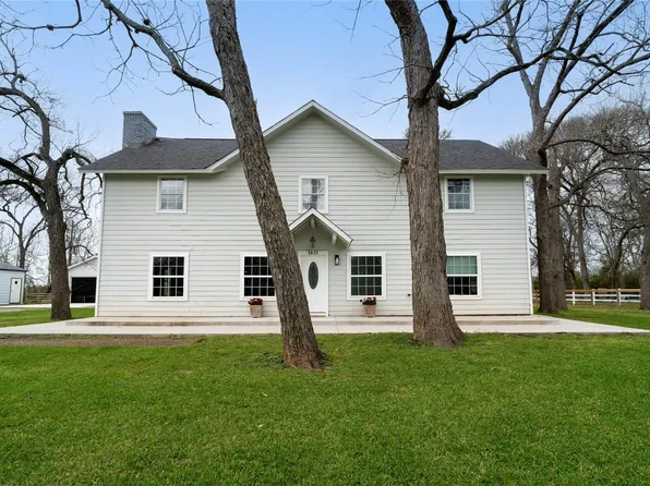 1635 Pony Ln, Wallis, TX 77485