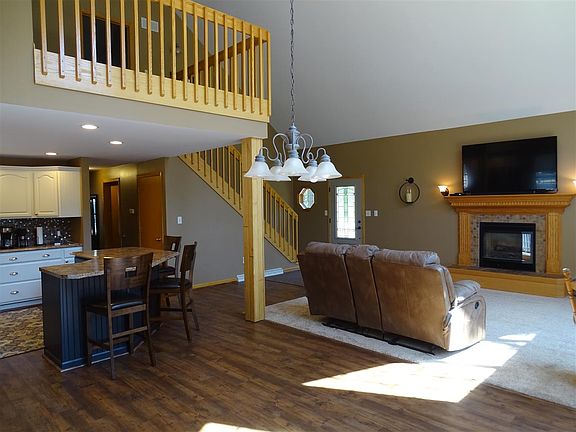 3rd image of 1001 Wickman Dr