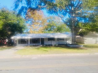 2714 Fernwood St, Pascagoula, MS 39567
