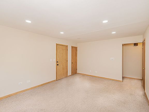 5th image of 6747 N Olmsted Ave #2B