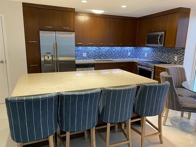 881 Ocean Dr #10E — Photo 3