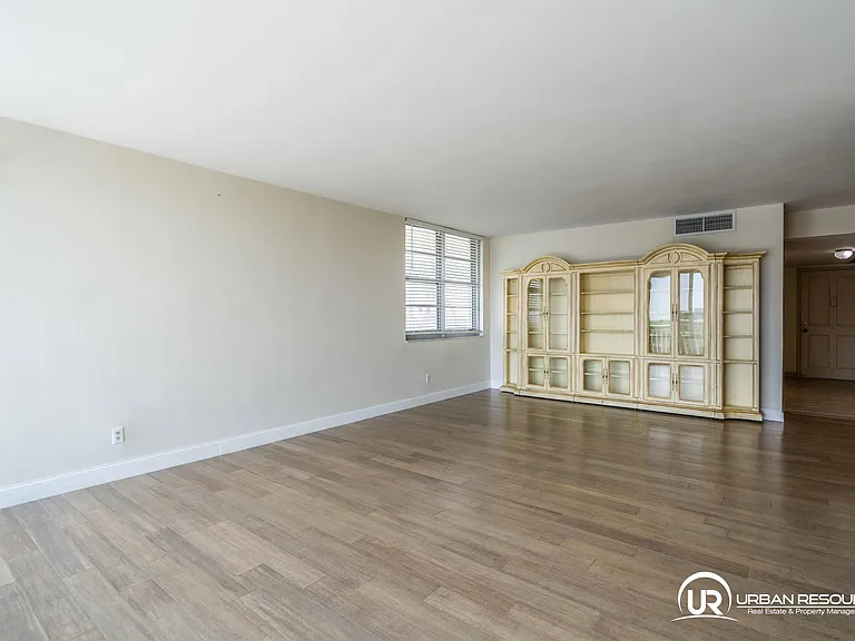 9500 W Bay Harbor Dr #7D — Photo 8