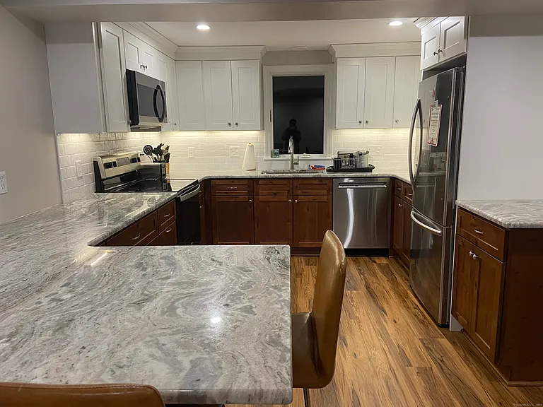 142 Old Black Point Rd — Photo 5