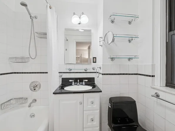 333 East 53rd Street image 9 of 12