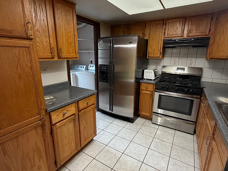805 Bishop Ct — Photo 4