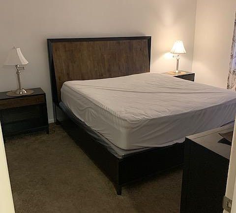 Master bedroom/ king bed