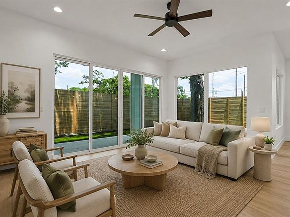 3rd image of 752 Pedernales St