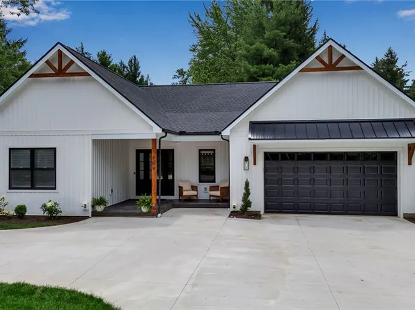 174 Muegel Rd, East Amherst, NY 14051