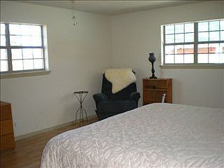 4th image of 24 Santa Clara St