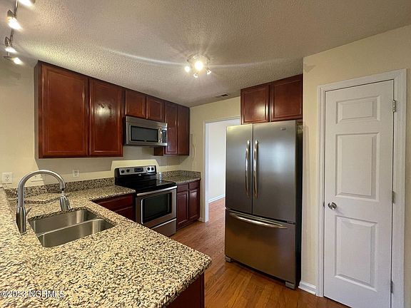 4th image of 104 Dunwoody Dr