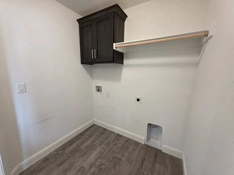 2405 Graham Ln — Photo 18