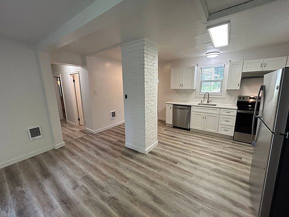 4th image of 3112 W South Loop Ave
