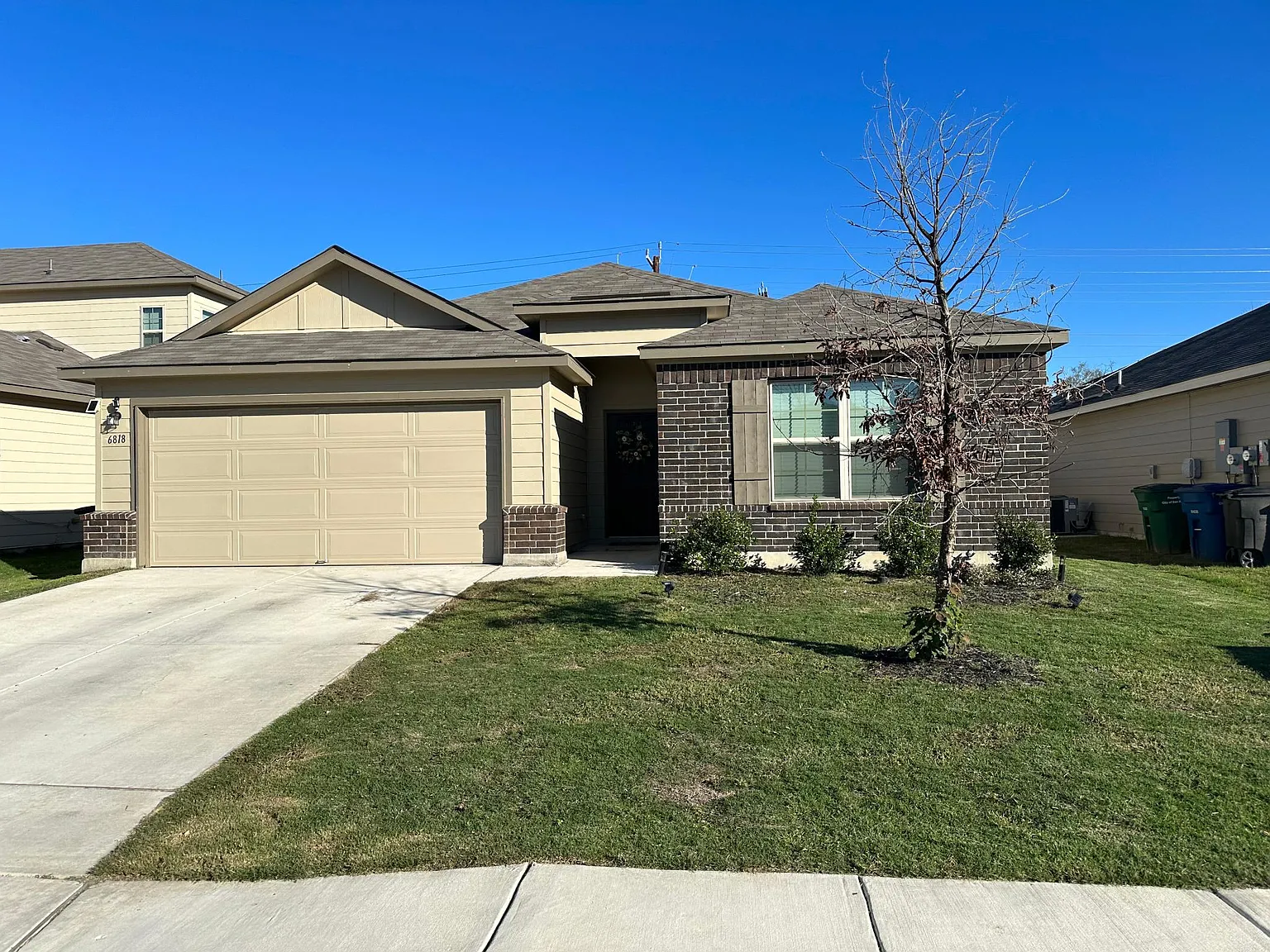 3 bed, 2070 sqft, $2,000 — Photo 1