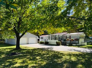 4844 N Higgins Lake Rd, Houghton Lake, MI 48629
