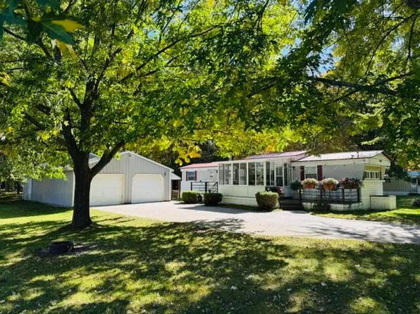 4844 N Higgins Lake Rd, Houghton Lake, MI 48629