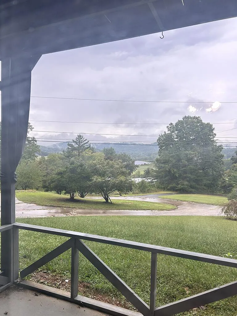 2 bed, 1300 sqft, $1,250 — Photo 1