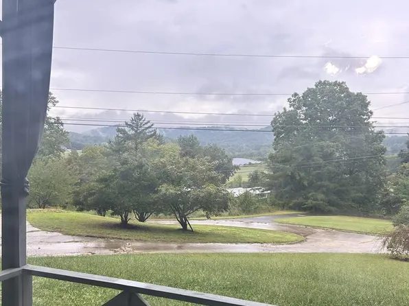 281B Cherrywood Cir, Hayesville, NC 28904