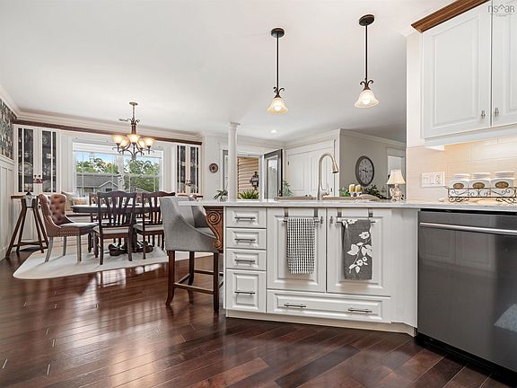 4th image of 23 Birchwood Dr