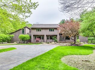 60 E Juniper Ln, Moreland Hills, OH