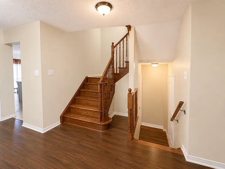 90 Snowberry Cres — Photo 11