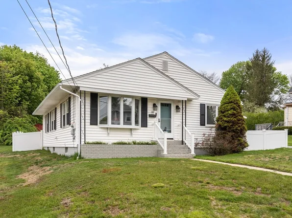 48 Charles St, Gardner, MA 01440