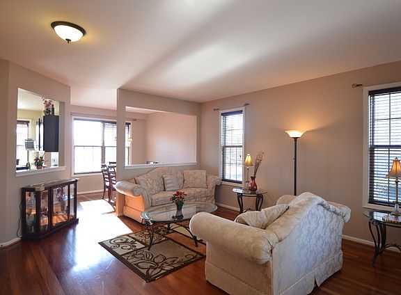 3rd image of 9043 Mansfield Dr