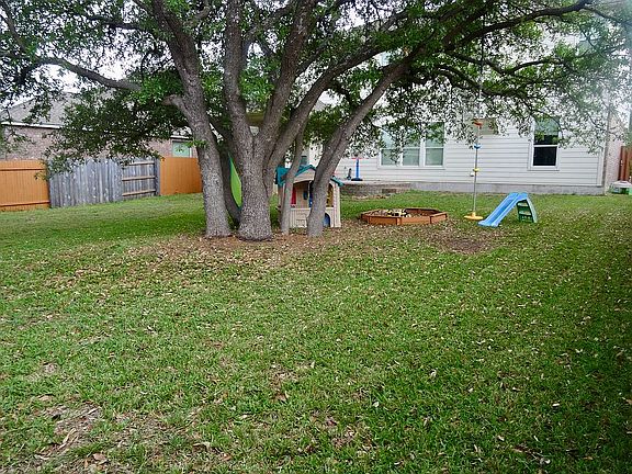 4th image of 413 Monahans Dr