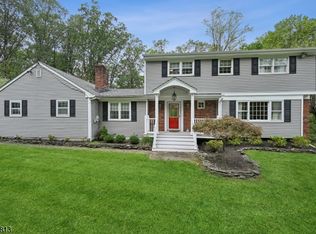 23 Northview Dr, Morris Plains, NJ 07950