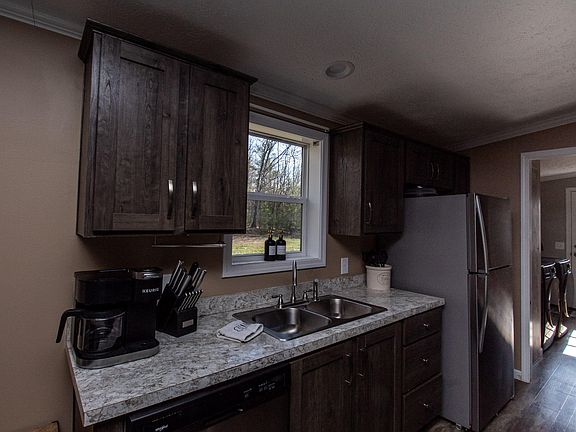 5th image of 156 Trudeau Rd