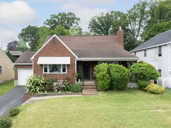 2807 Crescent Dr, Endicott, NY 13760