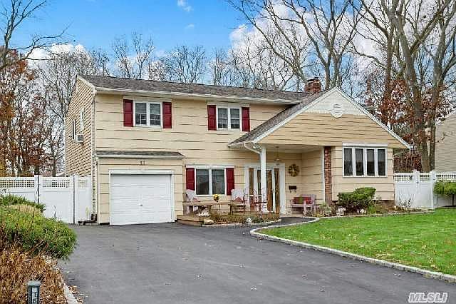 1st image of 18 Oakwood Hills Dr