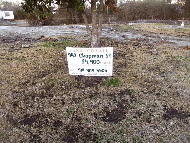 2nd image of 942 Chapman St