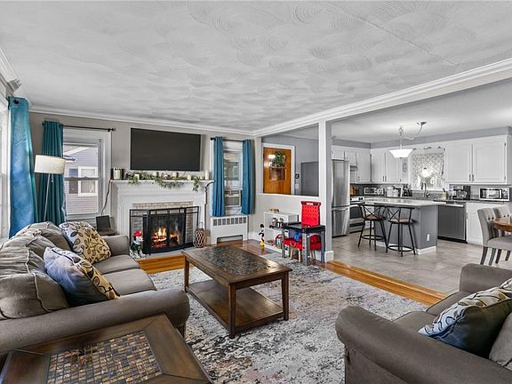 3rd image of 50 Burnett St