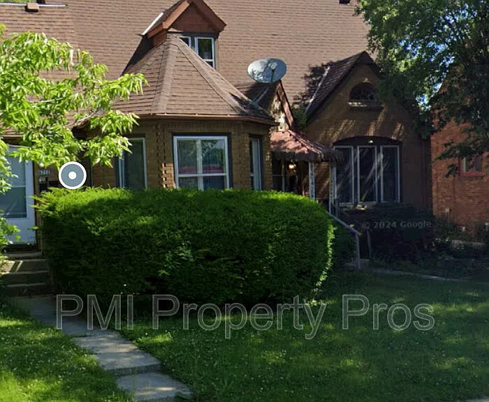 6712 W Villard Ave — Photo 1