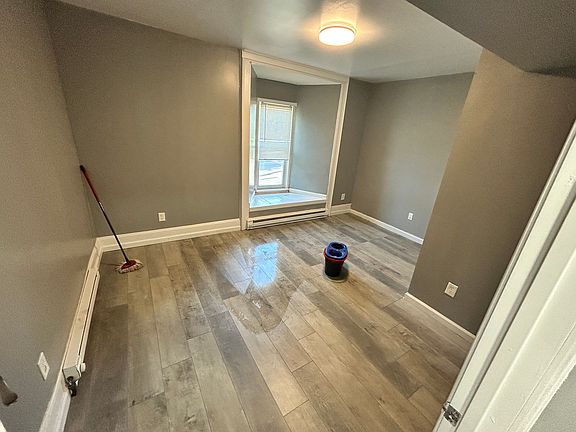 3rd image of 1004 Ontario Ave