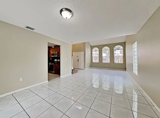 8207 SW 163rd Ct, Miami, FL 33193