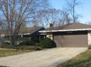 3204 W Fairway Dr, McHenry, IL 60050