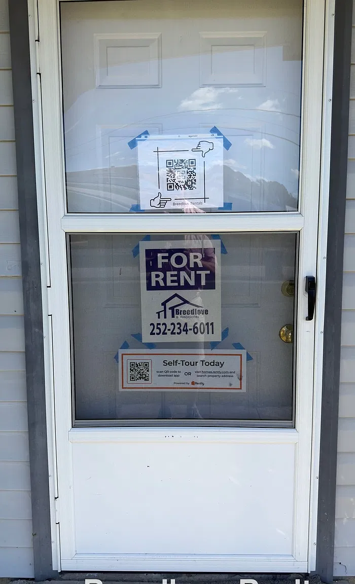 3 bed, 1.5 bath, 950 sqft, $1,000 — Photo 2